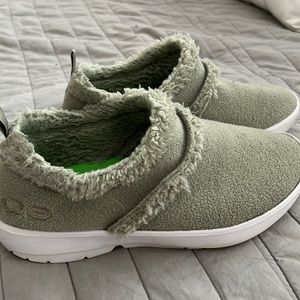 WOMEN'S OOCOOZIE LOW SHOE - SAGE size 9 women’s
